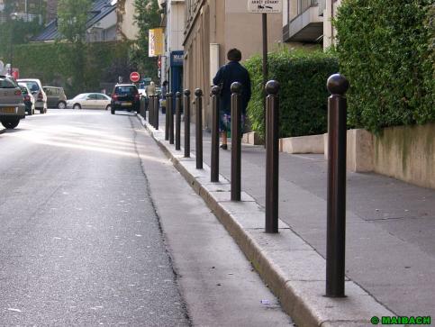 Térelválasztó, poller