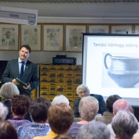 tamasi-700-konyvtar-05