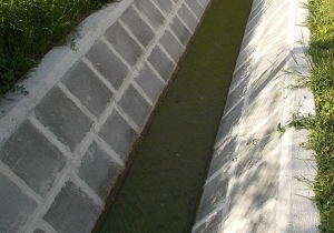 Lakoss&aacute;gi felh&iacute;v&aacute;s a belter&uuml;leti v&iacute;zelvezető &aacute;rkok tiszt&aacute;ntart&aacute;s&aacute;ra, illetve t&aacute;j&eacute;koztat&oacute; a lehull&oacute; csapad&eacute;kvizek szab&aacute;lyos elvezet&eacute;s&eacute;ről!