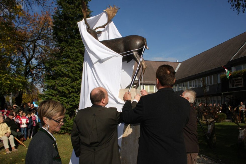 Dám trófeaszemle és szoboravató ünnepség a Gyulaj Zrt.-nél