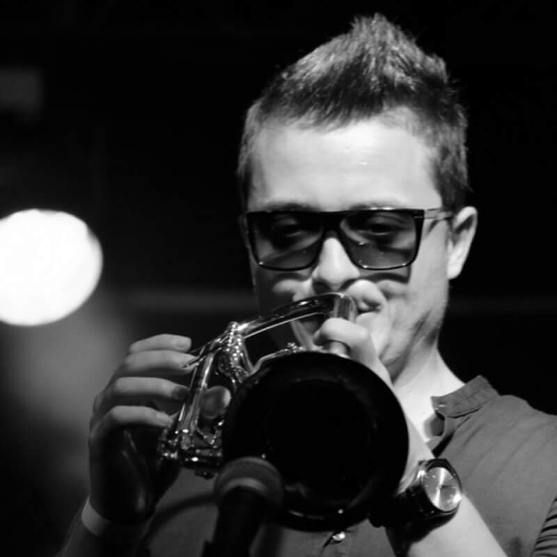 Interjú Koi Gergővel, a Happy Street Band vezetőjével