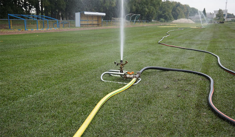 Vigyázzunk a focipályára!