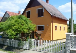 Z&ouml;ldkert vend&eacute;gh&aacute;z