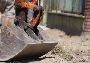 &Uacute;jabb szakaszon folytat&oacute;dik a j&aacute;rdafel&uacute;j&iacute;t&aacute;s