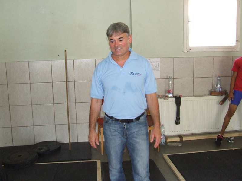 Súlyemelő edzőtábor Tamásiban