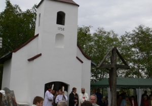 Henyei k&aacute;polna