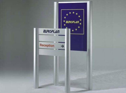 Információs táblák