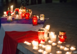 Eml&eacute;kez&eacute;s a p&aacute;rizsi &aacute;ldozatokra