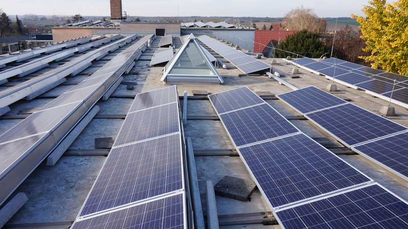 Elkészült a napelemes rendszer a Művelődés Központ épületének tetején