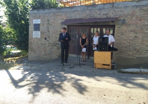 Főhajt&aacute;s a Tam&aacute;si holocaust &aacute;ldozatok eml&eacute;k&eacute;re 