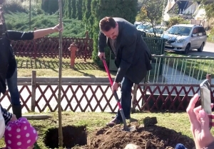 Kilencedik alkalommal &uuml;ltettek f&aacute;kat az előző &eacute;vben sz&uuml;letett gyermekek tisztelet&eacute;re