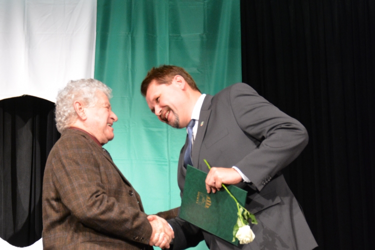 „Pro Urbe Tamási” kitüntetést kapott dr. Hóbor Béla