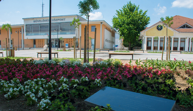 Virágba borult a város