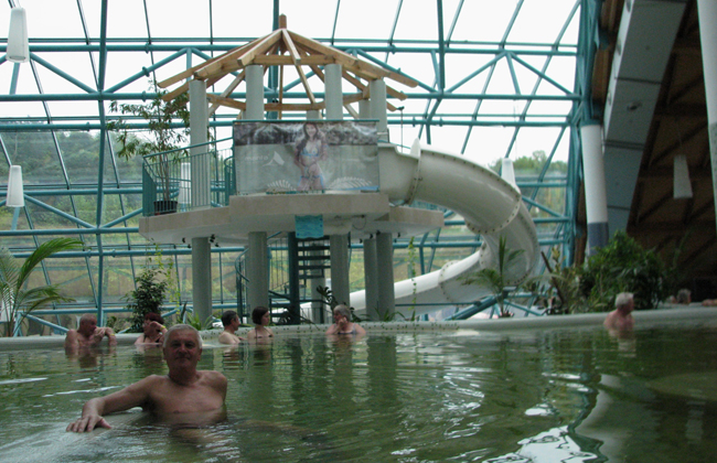 Tamási: fürdőváros a gyulaji erdő ölelésében