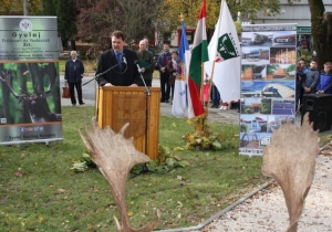 D&aacute;m tr&oacute;feaszemle &eacute;s szoboravat&oacute; &uuml;nneps&eacute;g a Gyulaj Zrt.-n&eacute;l - Vide&oacute;kkal