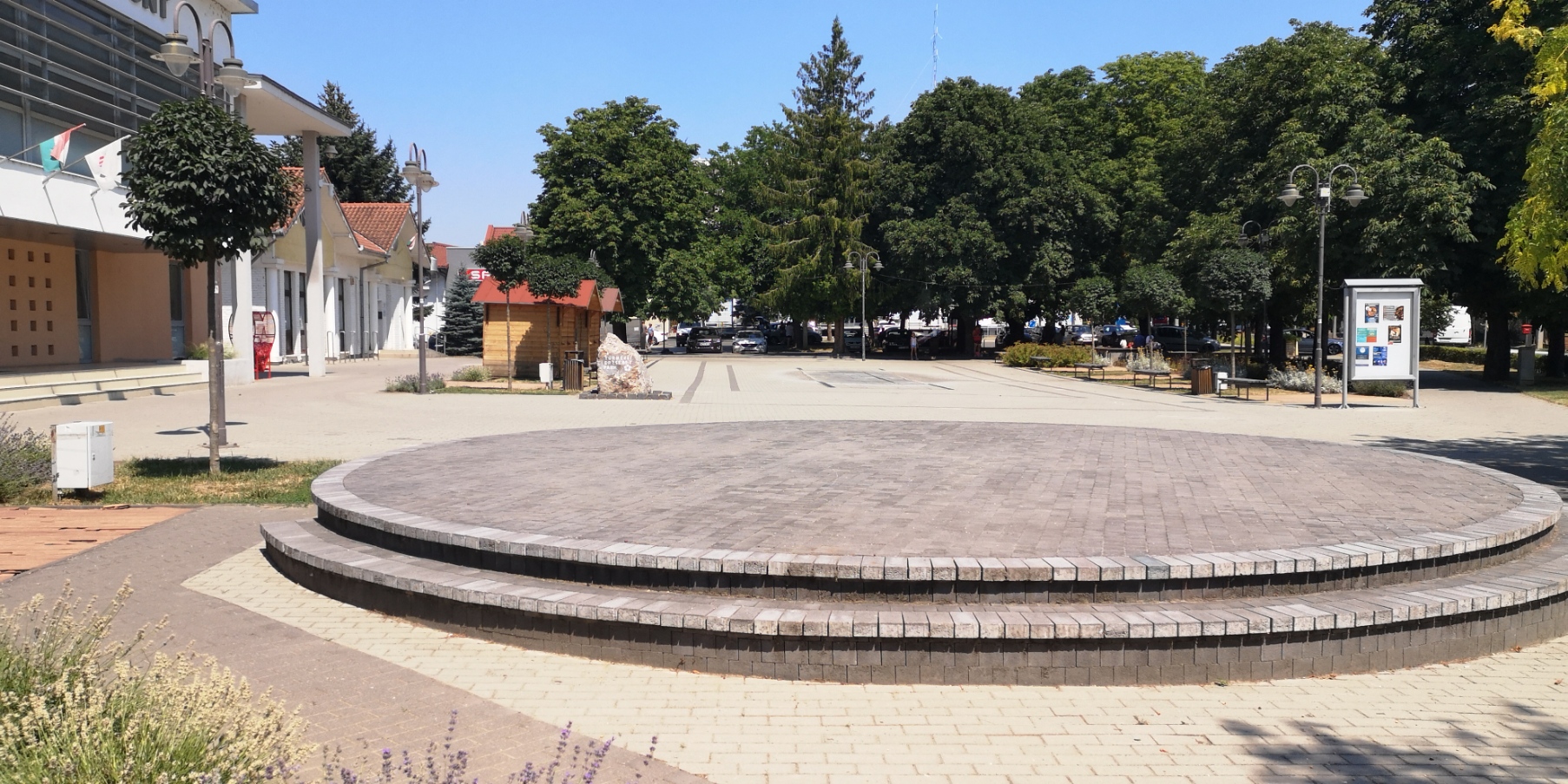 Megkezdődött a Túrmezei Erzsébet tér felújítása