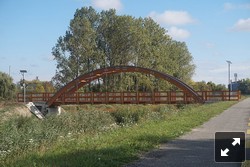 Napelemes lámpák díszítik az új kerékpáros hidat