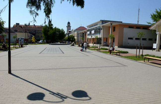 Tamási: fürdőváros a gyulaji erdő ölelésében