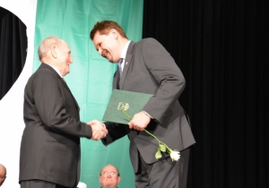 Tam&aacute;si v&aacute;ros d&iacute;szpolg&aacute;ra lett Dr. R&eacute;v&eacute;sz Ott&oacute;