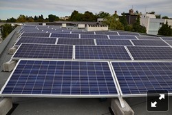 Napelemek kerültek a Béri Balogh Ádám Gimnázium és Kollégium épületegyüttesének kollégiumi szárnyára