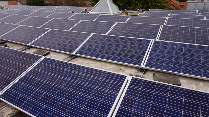 Elkészült a napelemes rendszer a Művelődés Központ épületének tetején