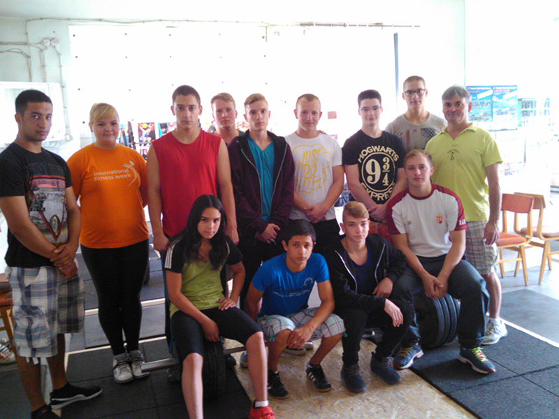 Súlyemelő edzőtábor Tamásiban