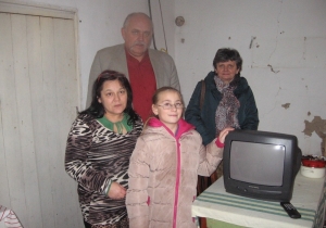 Aj&aacute;nd&eacute;k telev&iacute;zi&oacute;k a r&aacute;szorul&oacute; csal&aacute;doknak