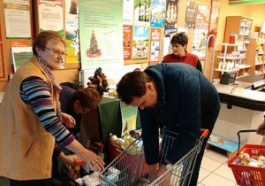 V&aacute;s&aacute;rl&aacute;s a r&aacute;szorul&oacute; gyermekeknek