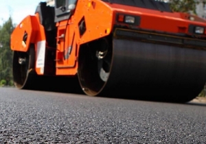 Aszfaltoz&aacute;s a Garay utc&aacute;ban &eacute;s a P&aacute;va utc&aacute;ban