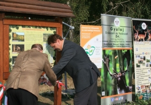 Meg&uacute;jult Tan&ouml;sv&eacute;nyt adott &aacute;t Porga Ferenc &eacute;s Gőb&ouml;l&ouml;s P&eacute;ter