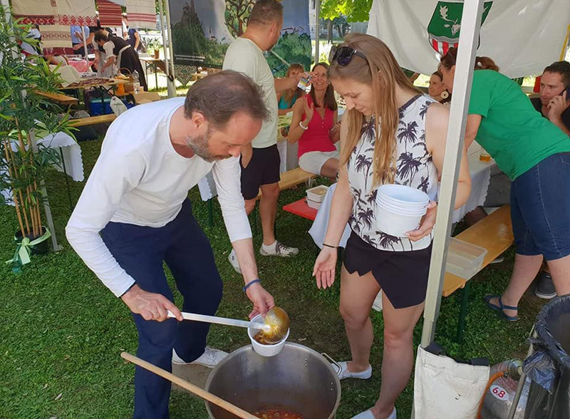 V. alkalommal rendezte meg a Tolna Megyei Önkormányzat „Vár a megye” Tolna Megyei Értékek Napja rendezvényét