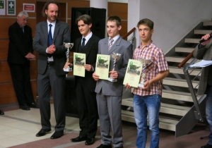 Ker&eacute;kp&aacute;ros b&aacute;l 2016