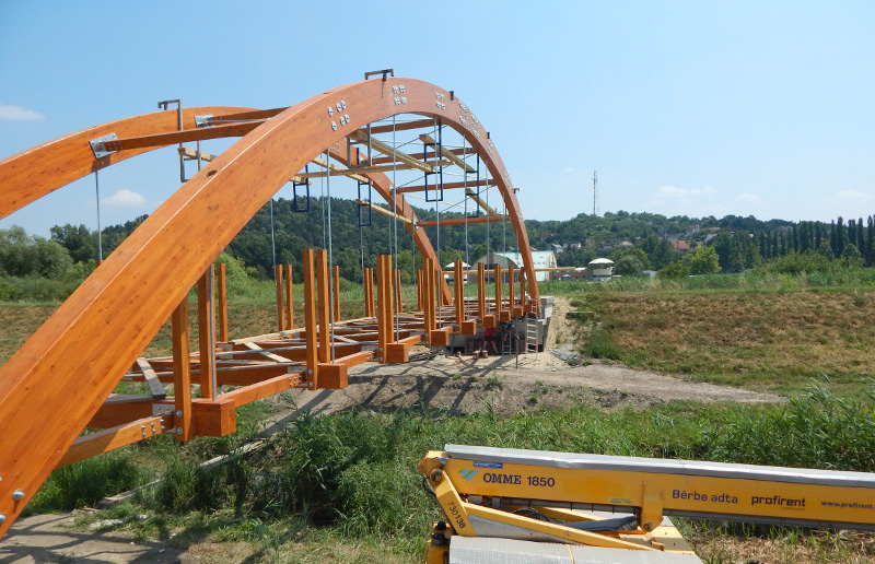 Készül a kerékpáros híd